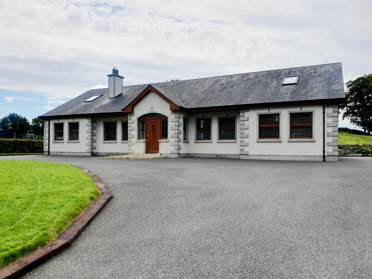 Urkers' Guest Accommodation Crossmaglen Eksteriør bilde