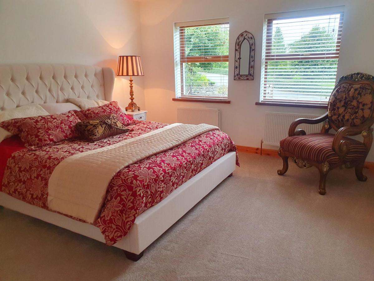 Urkers' Guest Accommodation Crossmaglen Eksteriør bilde